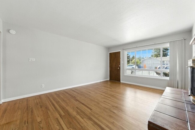 Building Photo - 1123 Hudson St