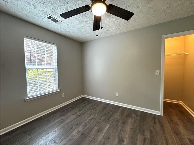Building Photo - 1080 Hunters Crossing Ln