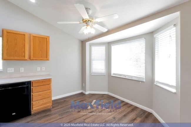 Building Photo - Harvest Hills 3 BED 2 BA 2 CAR HOME - RECE...