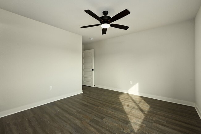 Building Photo - Three Bedroom Townhome with Large Unfinish...