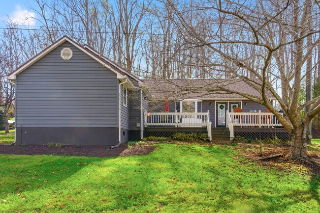 Building Photo - 1005 Redbud Rd