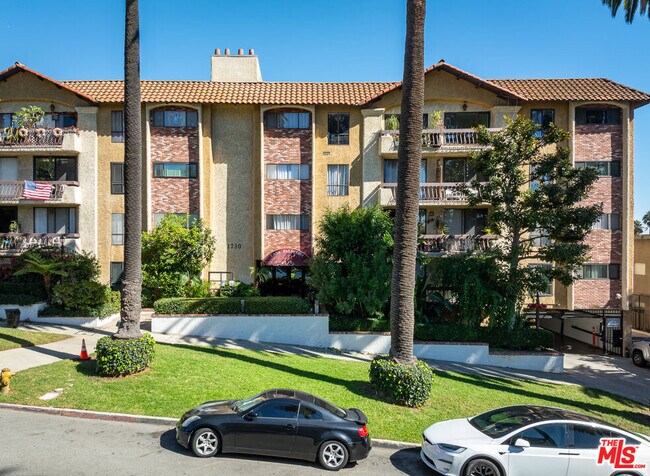 Building Photo - 1730 Camino Palmero St