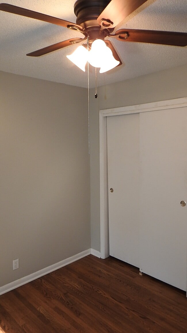 Building Photo - Beautiful 4-bedroom, 2 full baths home located in Independence, MO.