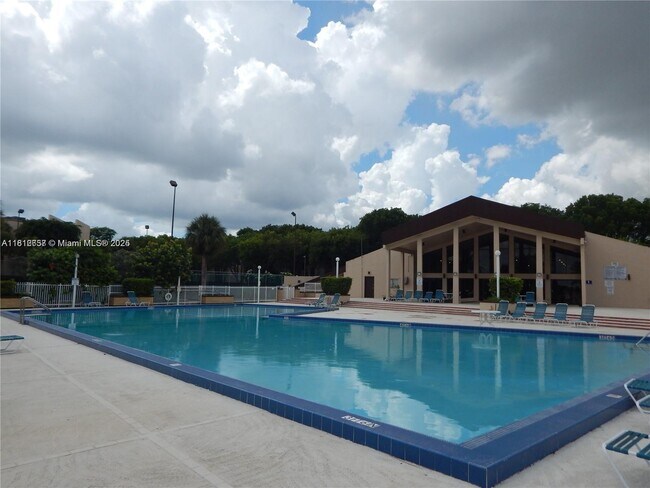 Building Photo - 14601 N Kendall Dr