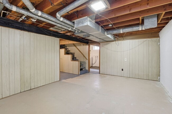 Building Photo - Charming 2-Bedroom Single Family Home Near S High St