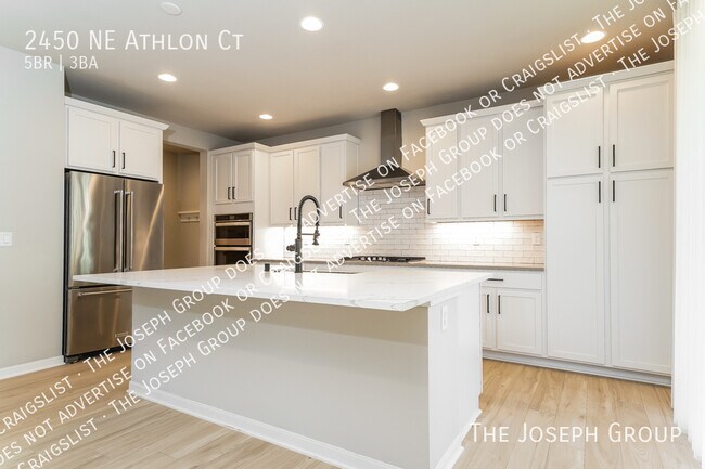 Building Photo - 2450 NE Athlon Ct