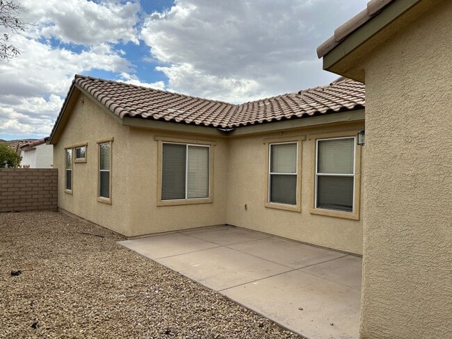 Building Photo - Single story town home with 3 bedrooms and 2 bath in Summerlin