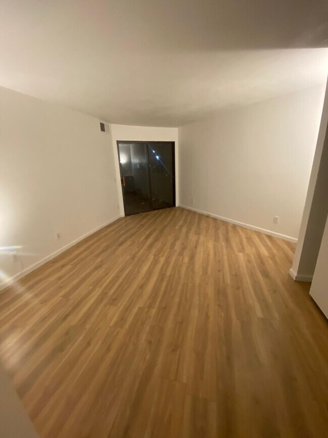 Building Photo - 9785 Mesa Springs Way