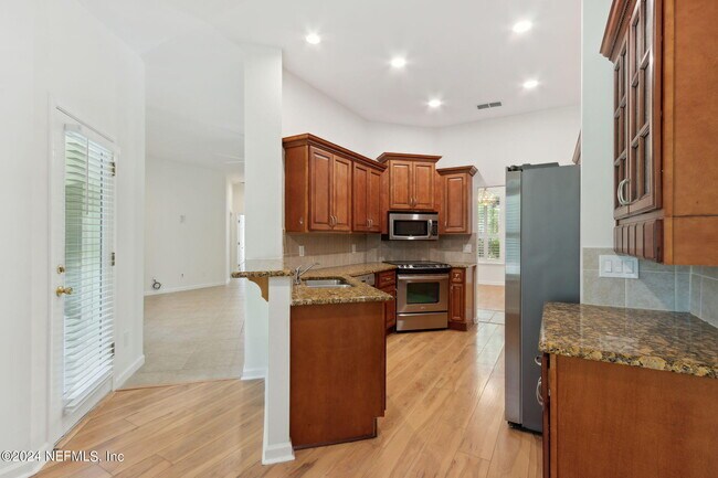 Building Photo - 1181 Westwood Dr
