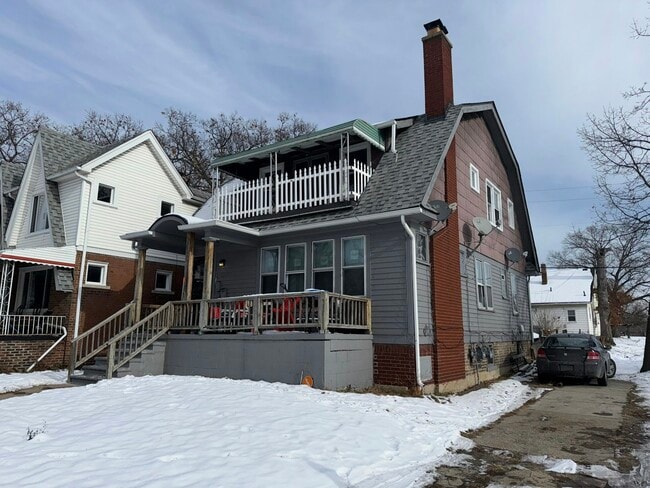 Primary Photo - 15702 Cherrylawn St