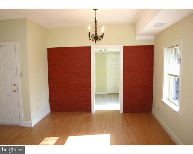 Building Photo - 101 King St