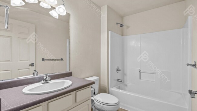 Building Photo - Two Bedroom Apartment in Rifle