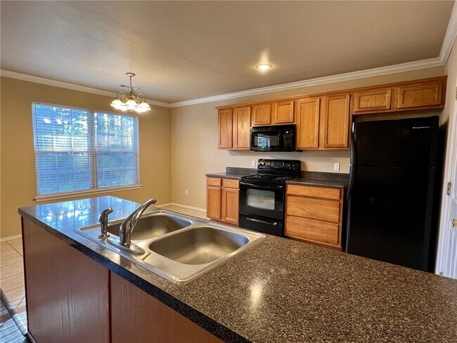 Building Photo - 2183 Skyler Dr