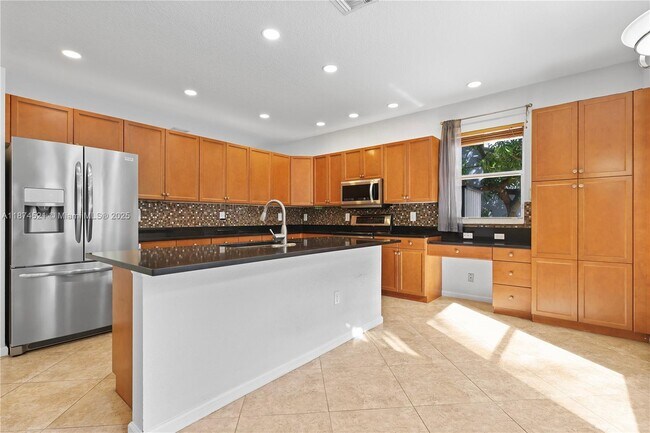 Building Photo - 2658 Sawyer Terrace