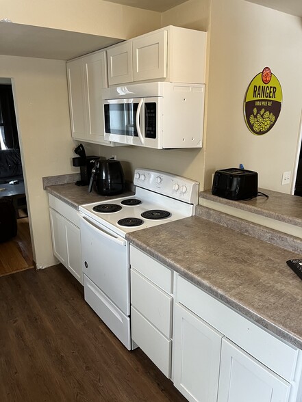 Kitchen - 203 S Whiton St