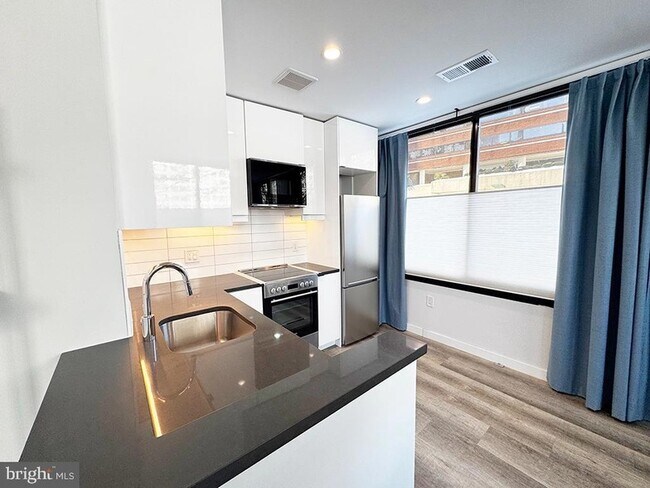 Building Photo - 700 Roeder Rd