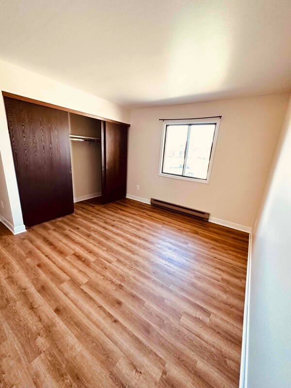 Building Photo - 3195 W Mangold Ave