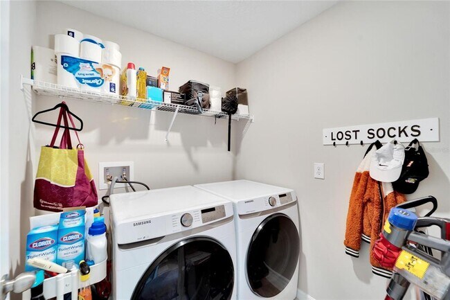 Building Photo - 403 Royal Empress Dr