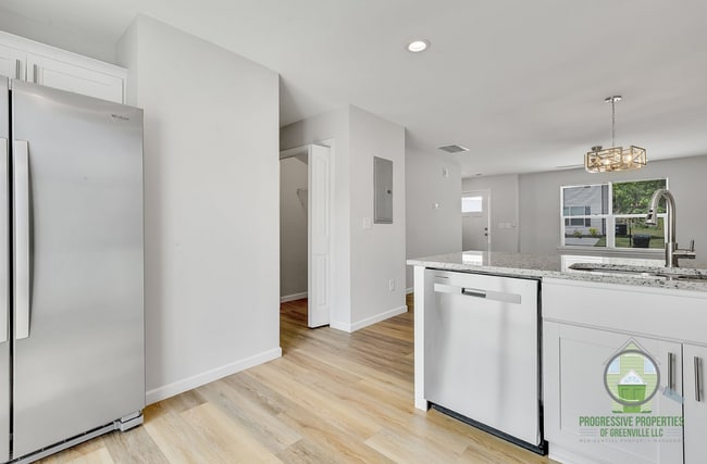 Building Photo - 4 Wofford Rd