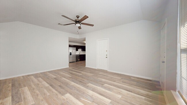 Building Photo - FREE DECEMBER RENT!!!