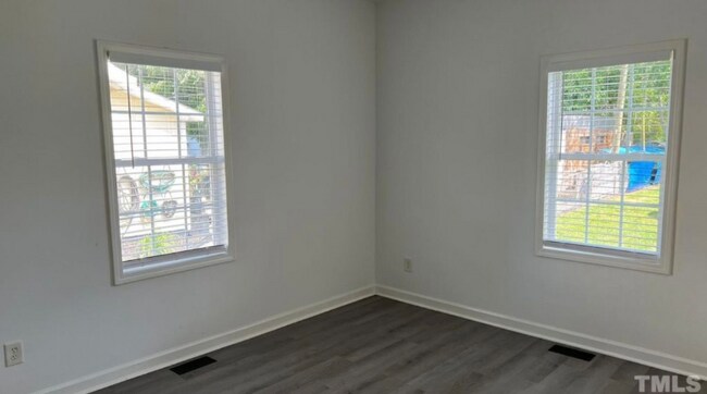 Building Photo - 1012 Elm St