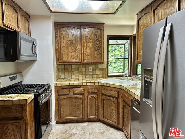 Building Photo - 4608 Saloma Ave