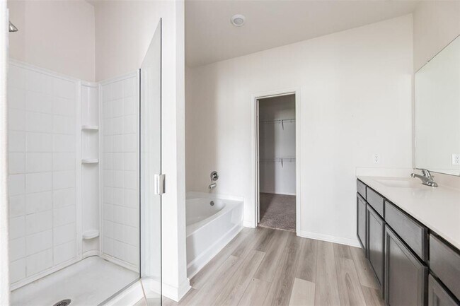 Building Photo - 541 Amberwood Pk Dr