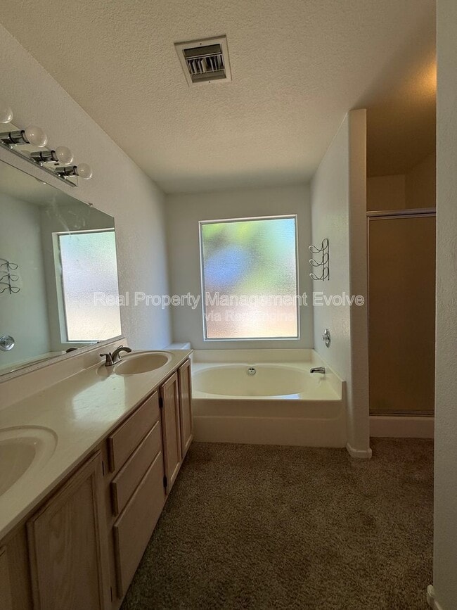 Building Photo - 4260 E Rosemonte Dr