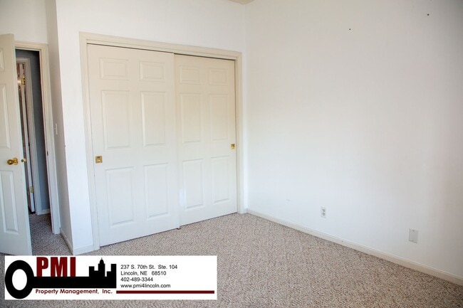Building Photo - 2 Bedroom, 1.5 Bathroom Single Unit for Rent at Historic WaterPark
