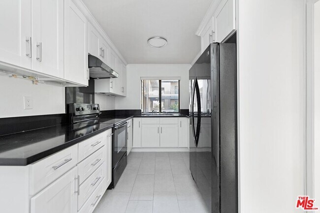Building Photo - 4141 Via Marisol