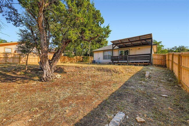 Building Photo - 930 Panorama Dr