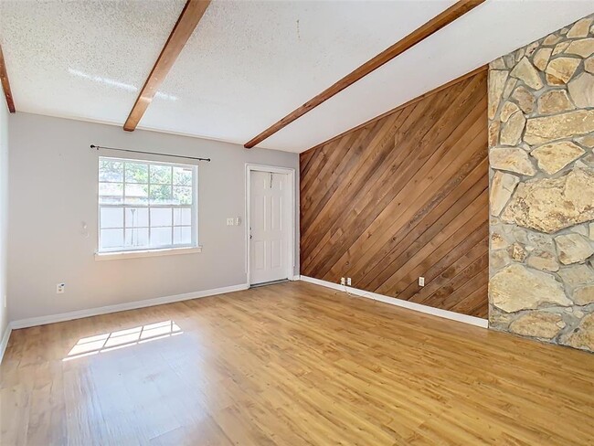 Building Photo - 214 7th St N