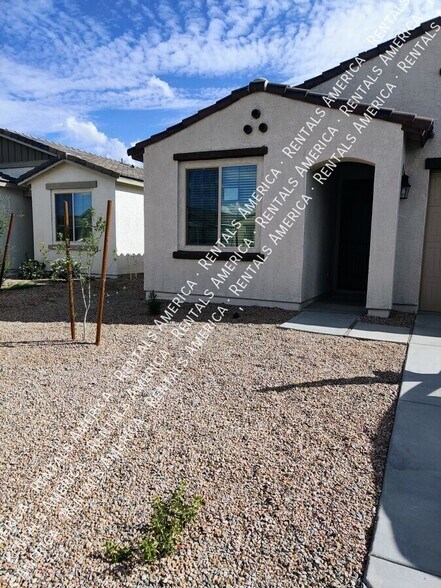 Building Photo - 36033 W San Clemente Ave