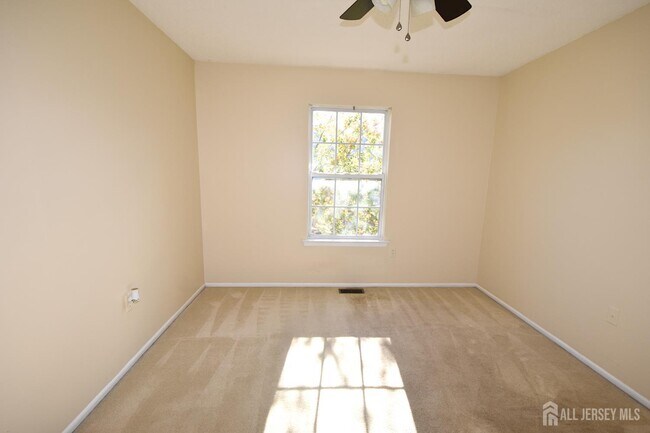 Building Photo - 56 Sassafras Ct