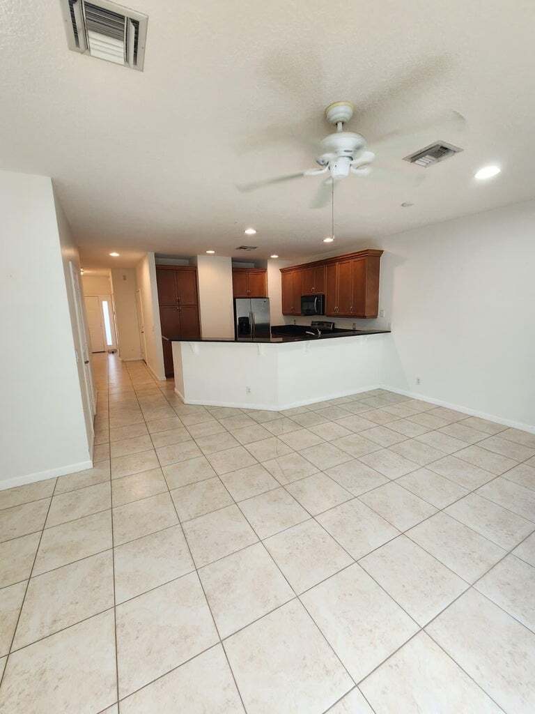 Building Photo - 460 Marbella Dr