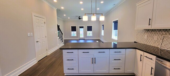 Building Photo - Beautiful 2 story home in heart of Church ...