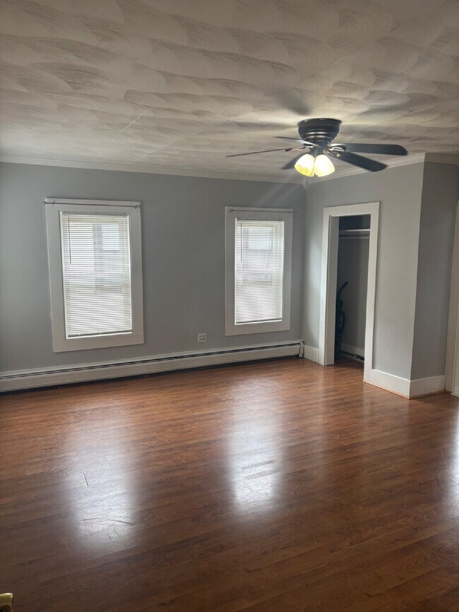 Building Photo - 2 Bedroom, 1 Bath Apartment – 38B Kinsley St, Nashua, NH – $1,600/month