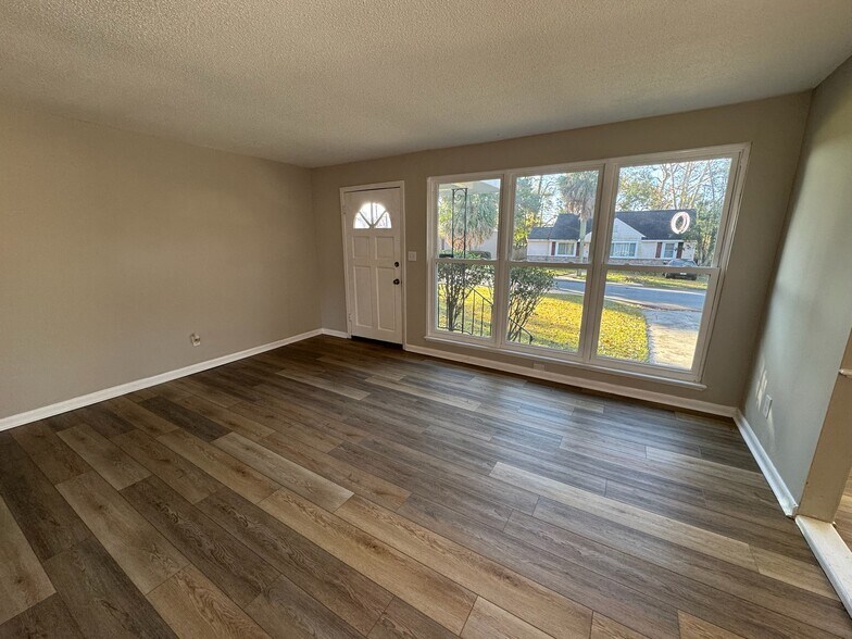 Building Photo - 2052 E 42nd St