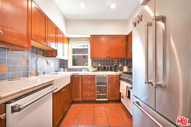 Building Photo - 1414 N Harper Ave