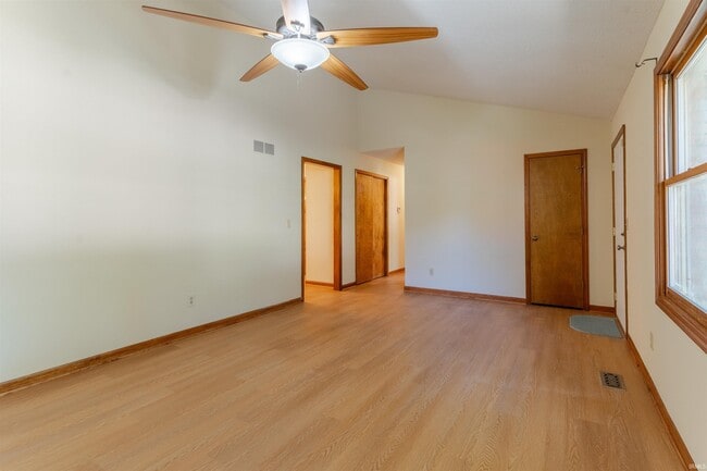 Building Photo - 6800 Oakmont Ct