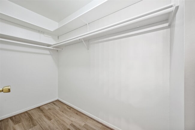 Building Photo - 2159 River Village Dr