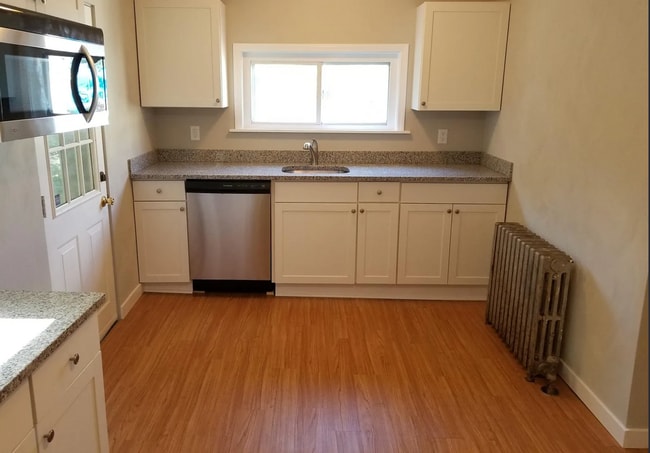 Building Photo - Adorable 3 Bedroom Home for RENT in Beechview