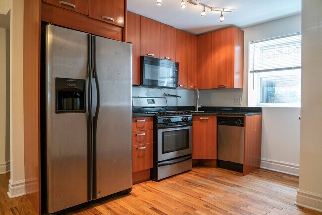 Building Photo - Lincoln Square - English Garden, 2 Bed / 1...