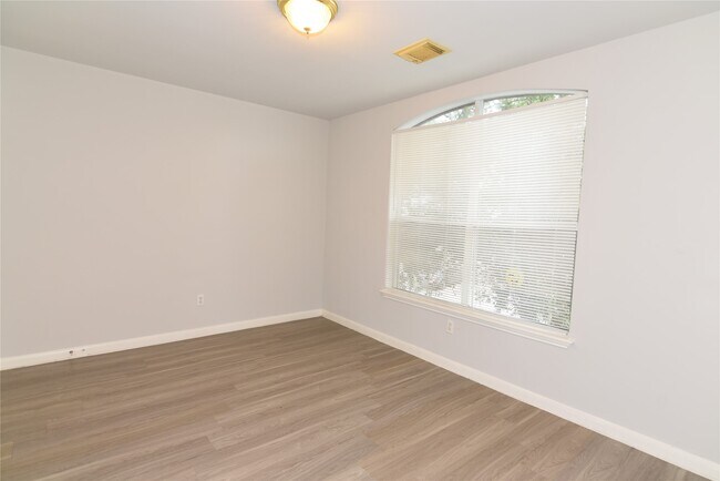 Building Photo - 6807 Turtlewood Dr