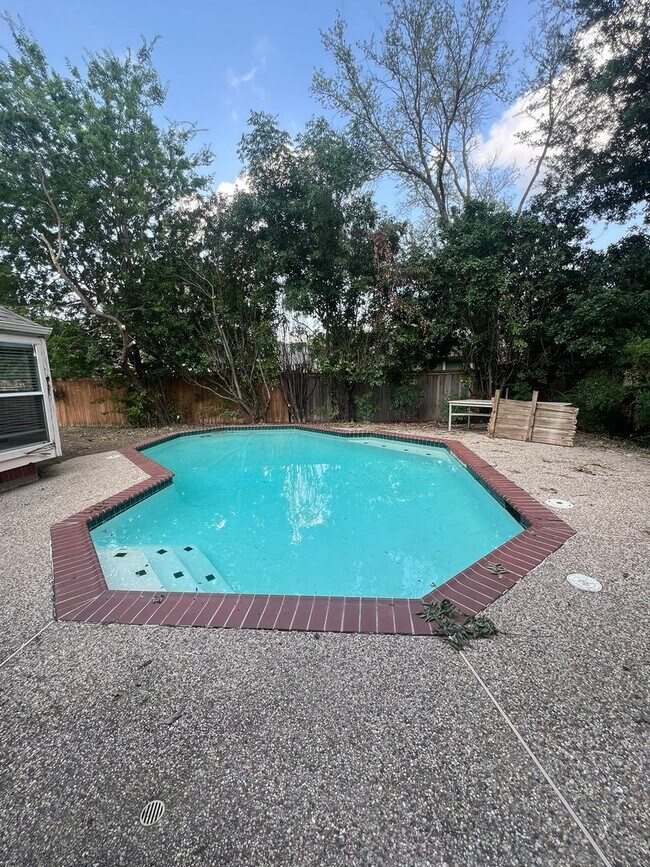 Building Photo - Custom Goodman home in Crimson Ridge w Pool!