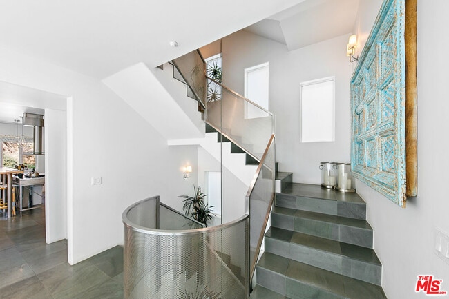 Building Photo - 1341 Palisades Beach Rd