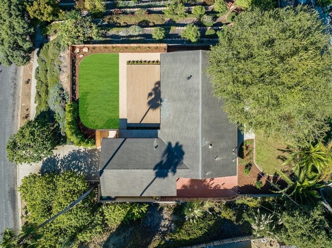 Building Photo - Beautifully Remodeled Mesa home with Ocean...
