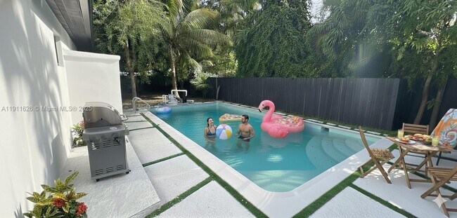 Building Photo - 12800 NE 12th Ave