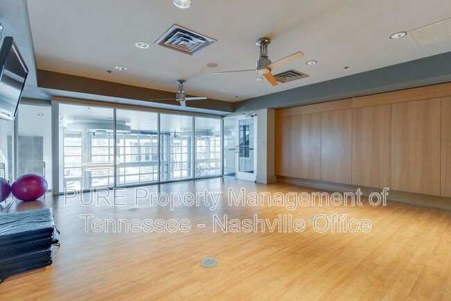 Building Photo - 600 12th Ave S