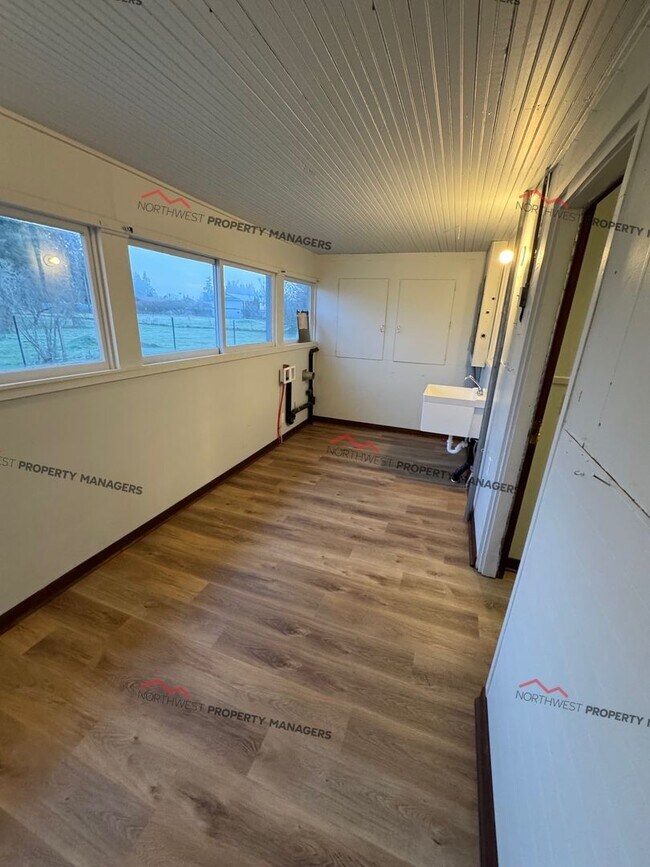 Building Photo - STATUS: ** PENDING APPLICATION **  | R327B | $2095